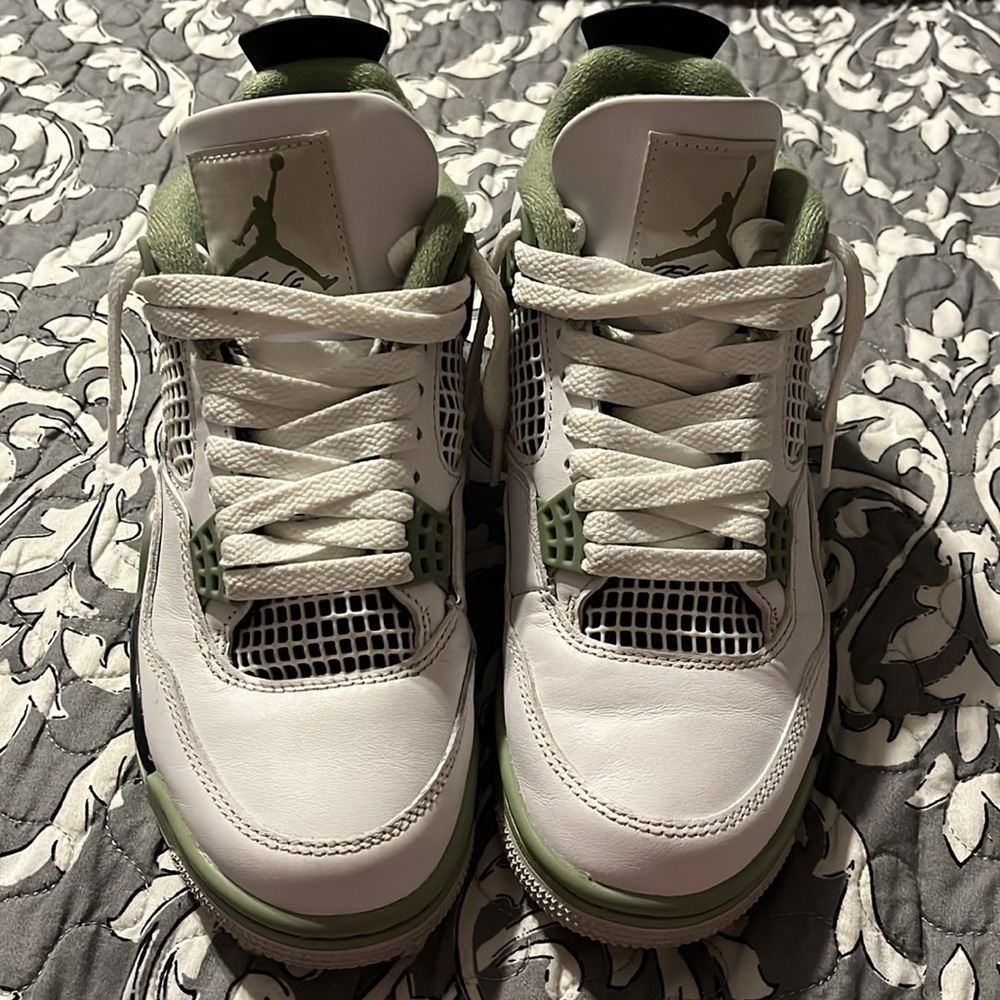 Women’s Air Jordan 4 Retro Seafoam - Picture 2 of 7